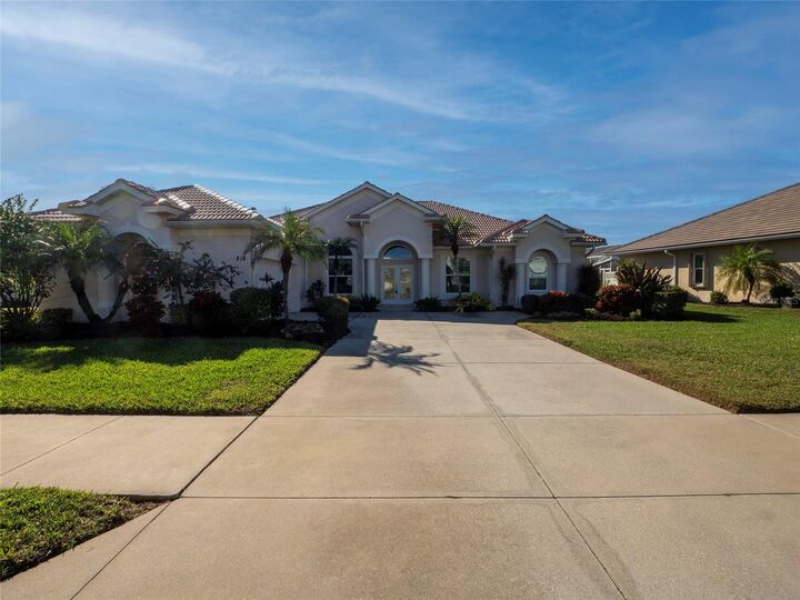 Property Photo:  814 Coral Bean Cove  FL 34293 