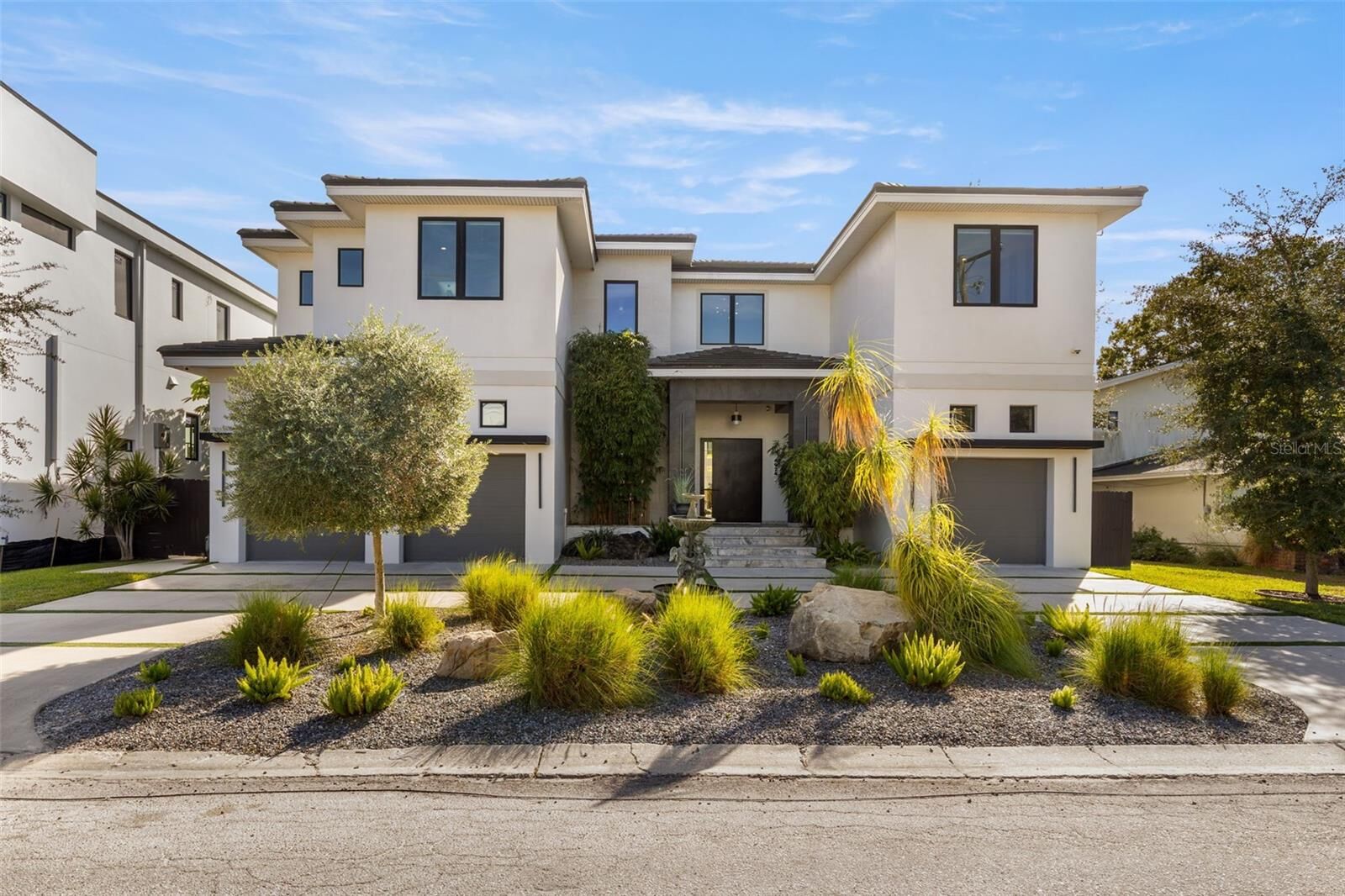 Property Photo: 4924 W San Rafael Street FL 33629