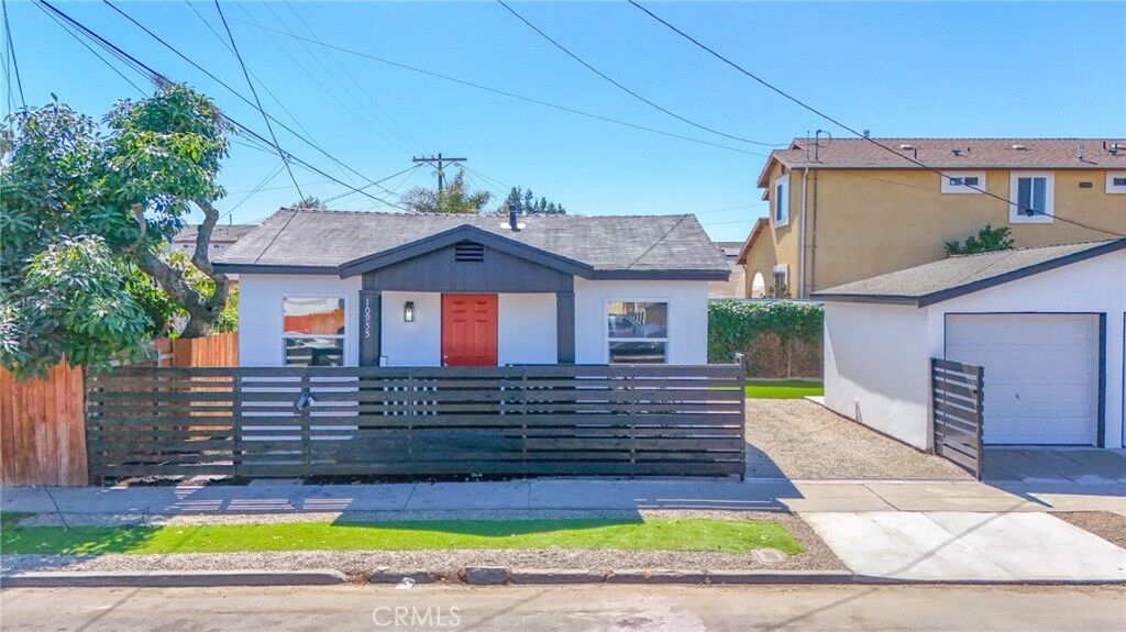 Property Photo:  10955 S Spring Street  CA 90061 