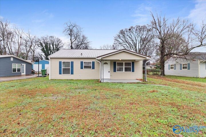 Property Photo:  1713 Oakwood Avenue NE  AL 35811 