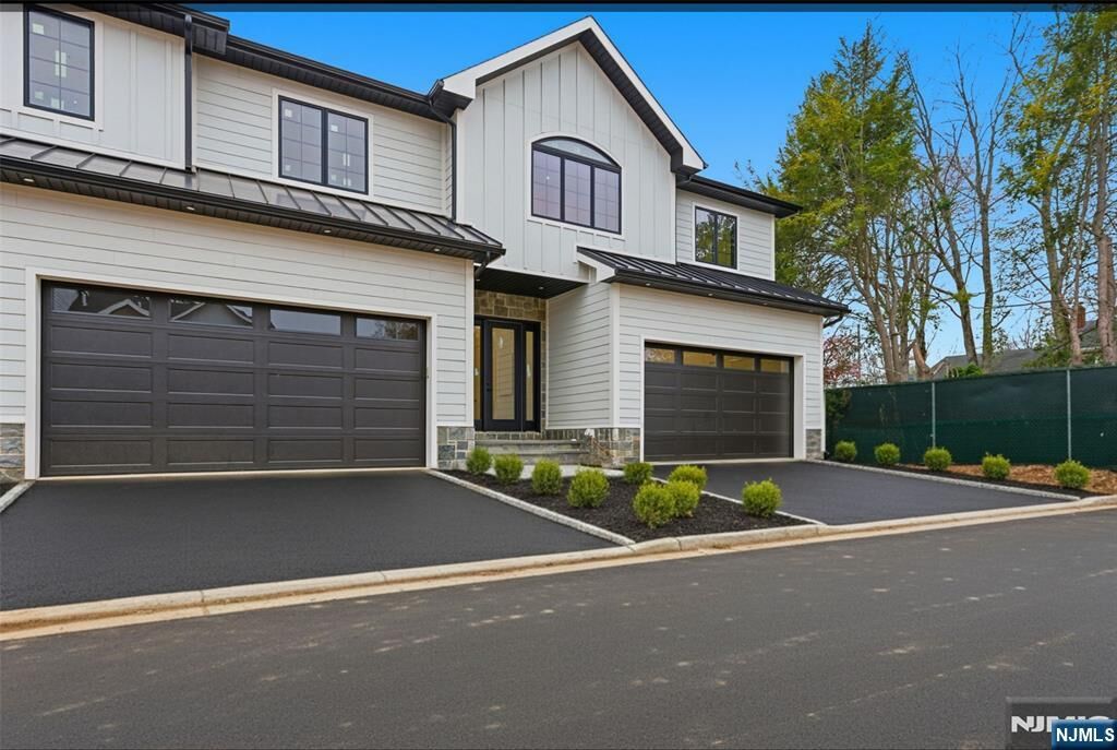 Property Photo:  7 Cedar Court  NJ 07627 