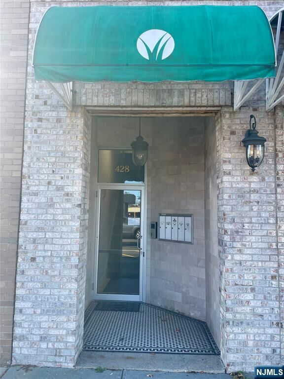 Property Photo:  428 Valley Brook Avenue 1  NJ 07071 