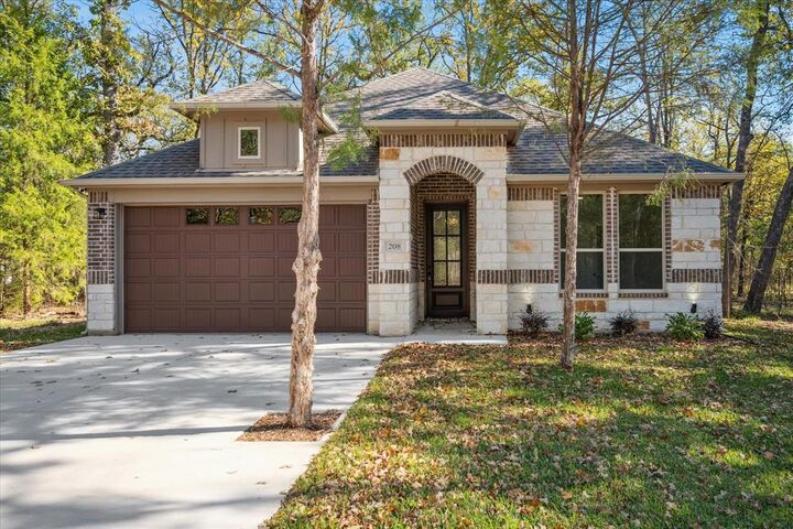 Property Photo: 208 Driftwood Drive TX 75163