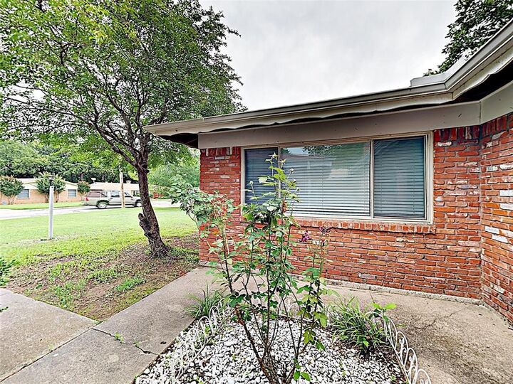 Property Photo:  7224 Jewell Avenue  TX 76112 