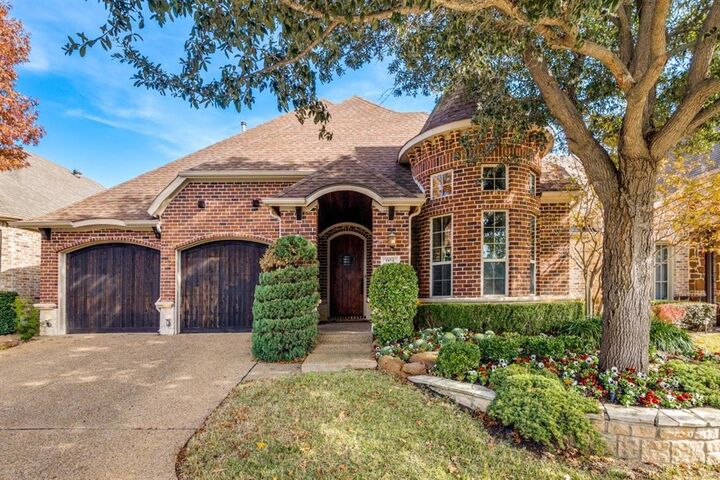 Property Photo: 1854 Masters Drive TX 75115