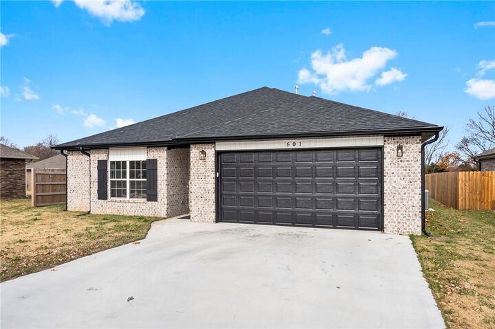 Property Photo: 601 E Lake Francis Drive AR 72761