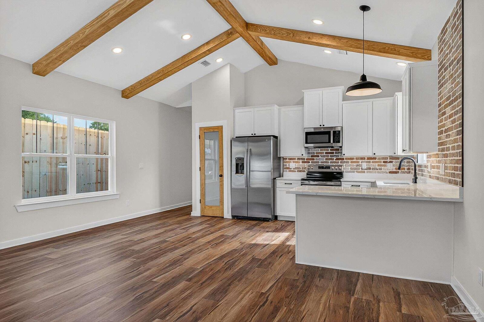 Property Photo:  1106 N E St  FL 32501 