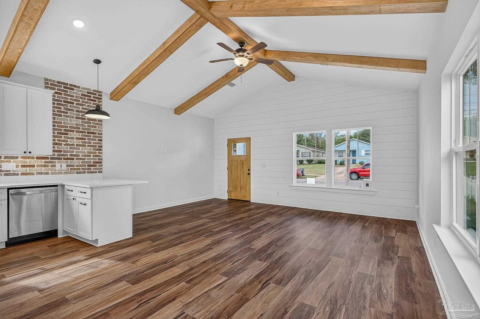 Property Photo:  1106 N E St  FL 32501 