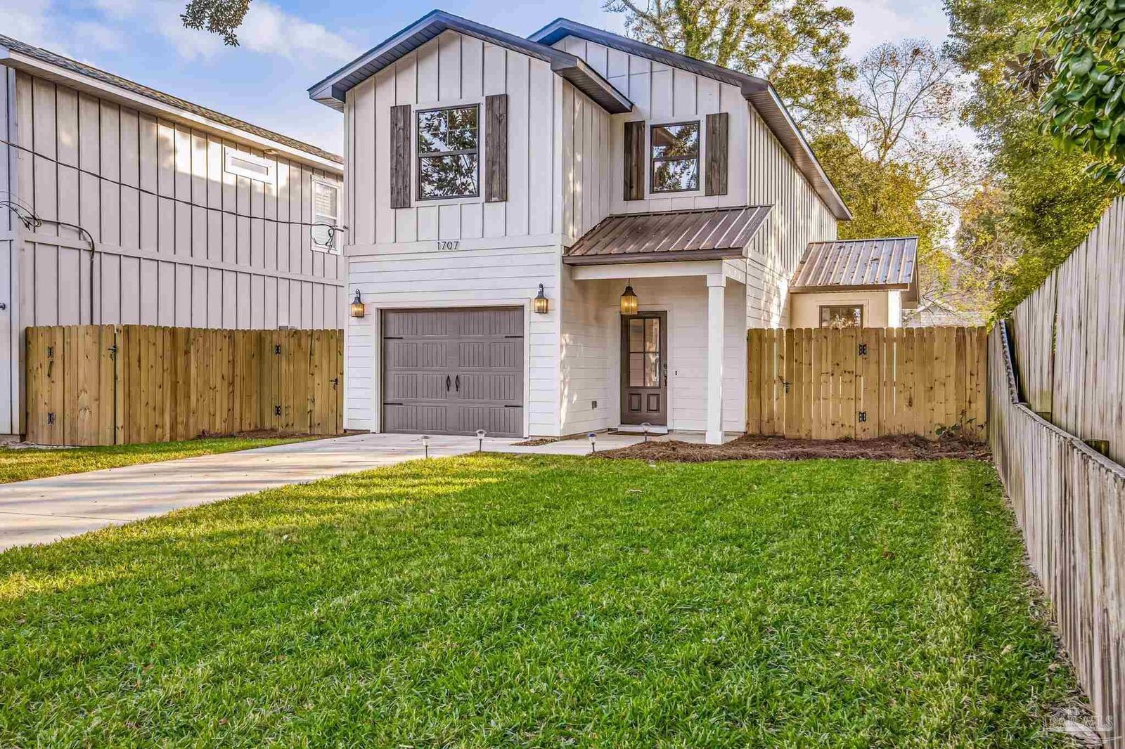 Property Photo: 1707 E Yonge St FL 32503