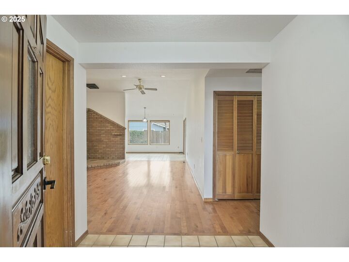 Property Photo:  325 SW 12th Ave  OR 97013 