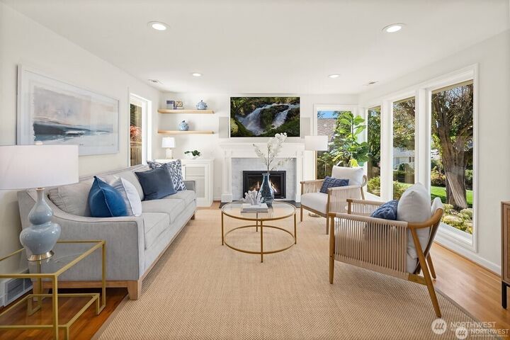 Property Photo:  5606  59th Avenue NE  WA 98105 