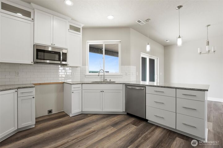 Property Photo: 1405 7th Avenue NE WA 98848