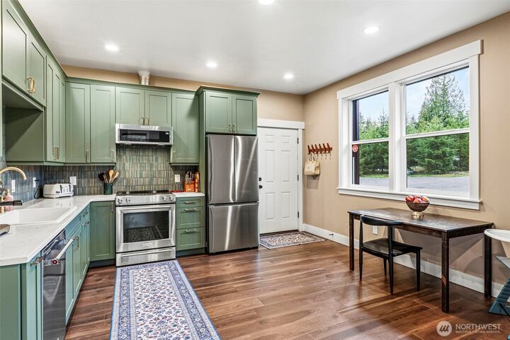 Property Photo: 900 George Taylor Road WA 98645