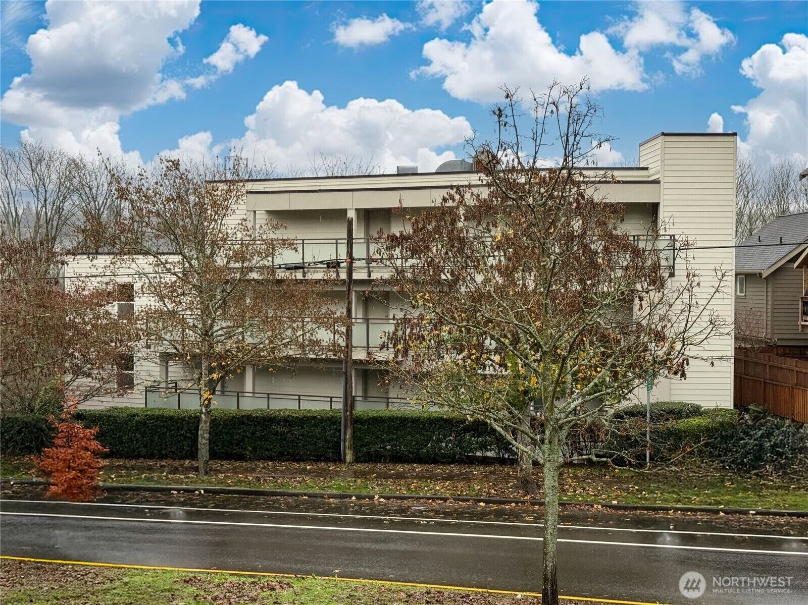 Property Photo:  2334  Thorndyke Ave  W 202  WA 98199 