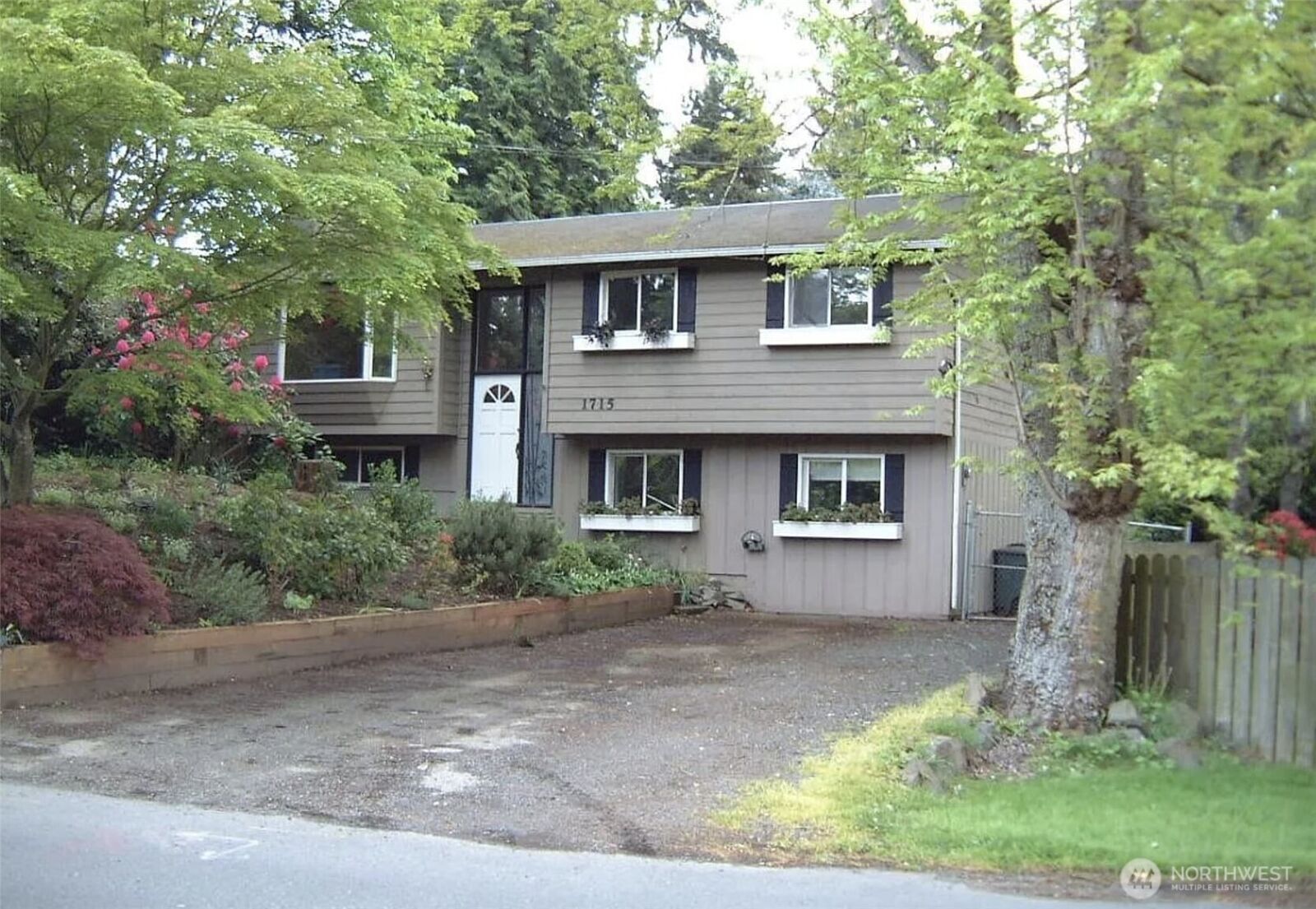 Property Photo:  1715  4th Street  WA 98033 