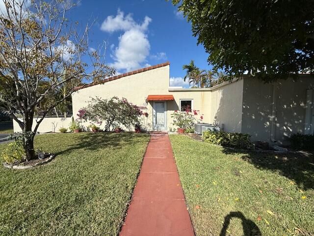 Property Photo:  2528 Boundbrook Drive S 101  FL 33406 