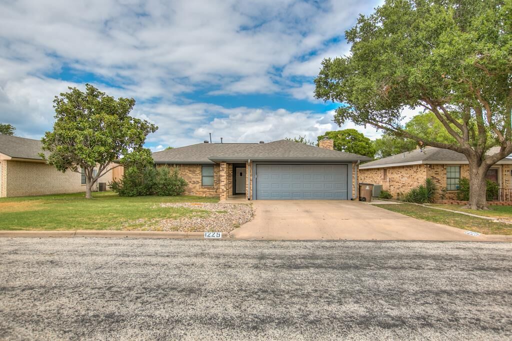 Property Photo: 1225 Rita Circle TX 76905