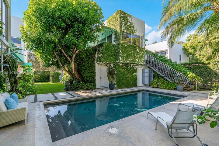 Property Photo: 6495 SW 85th St FL 33143