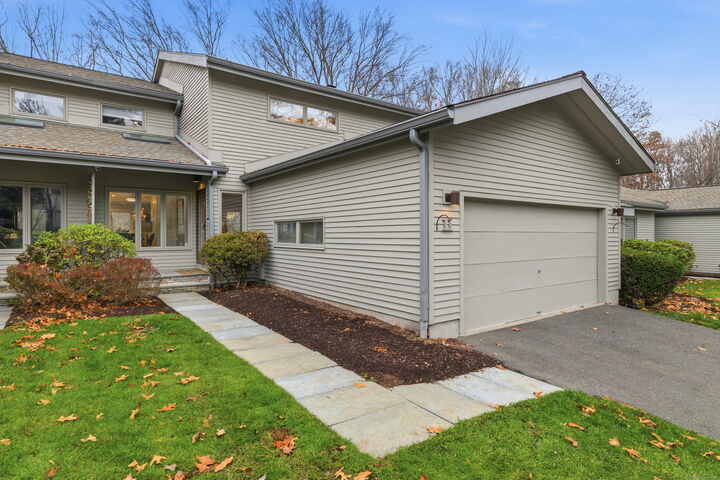 Property Photo:  11 Brenthaven 11  CT 06001 