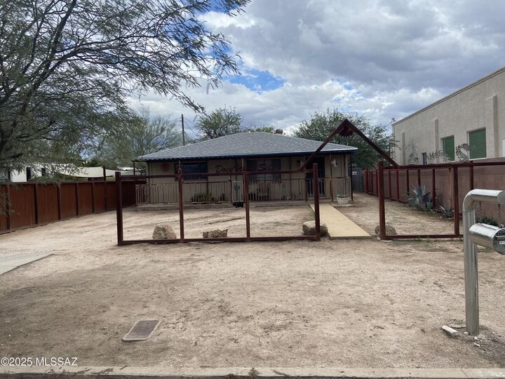 Property Photo: 1226 N 5th Avenue AZ 85705