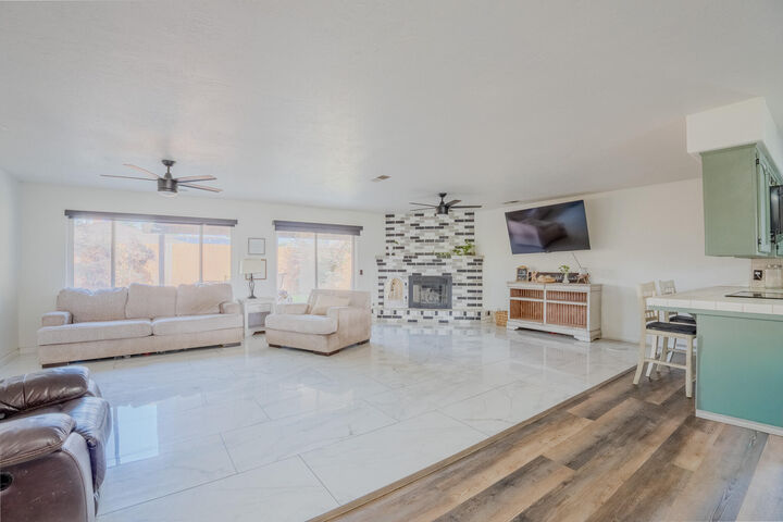 Property Photo: 1136 W Seeger Avenue CA 93277