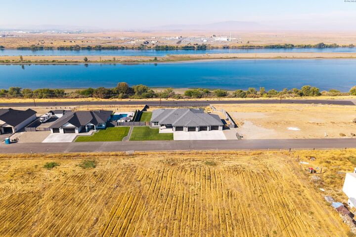 113 Columbia Bluff Lane  Pasco WA 99301 photo