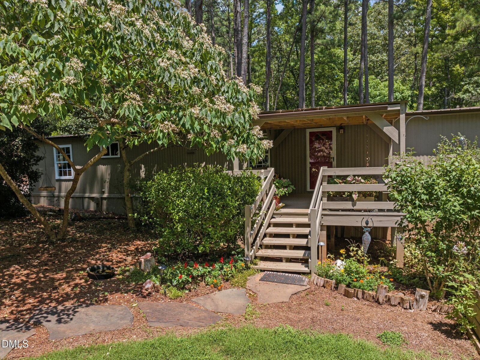 Property Photo: 2073 N Pea Ridge Road NC 27312