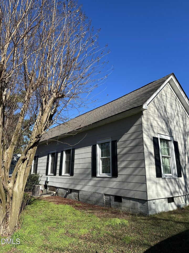 Property Photo: 411 W J Street NC 28339