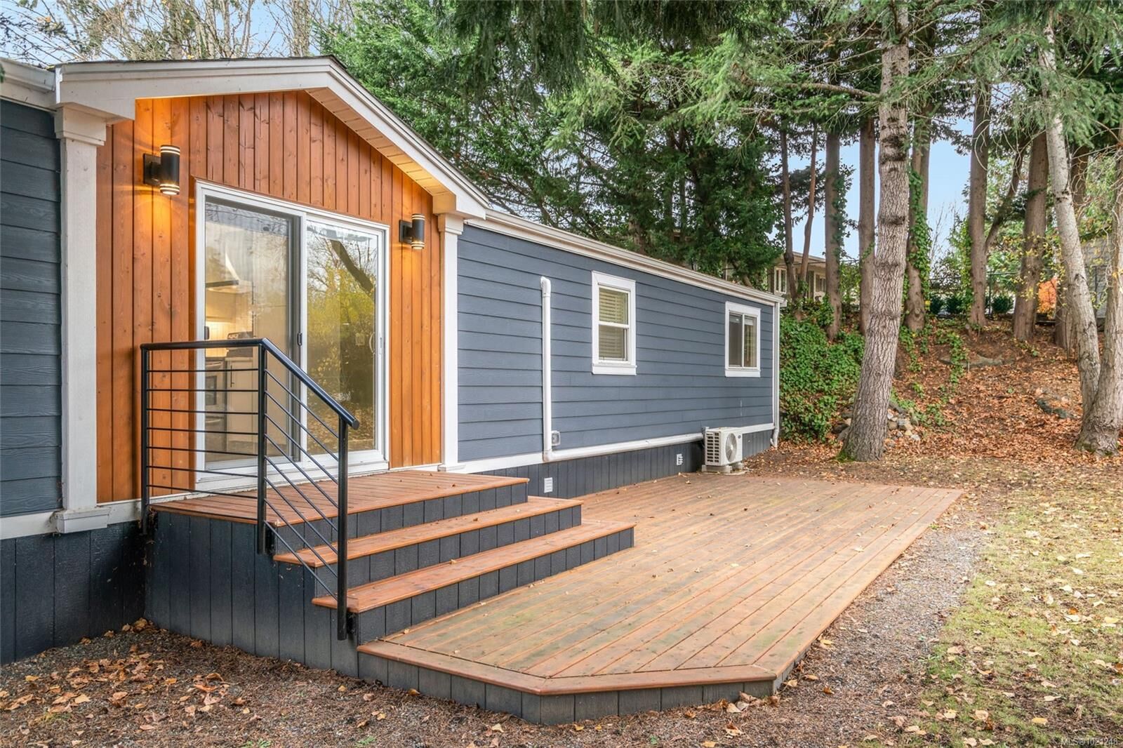 Property Photo: 80 Fifth St 34 BC V9R 1N1