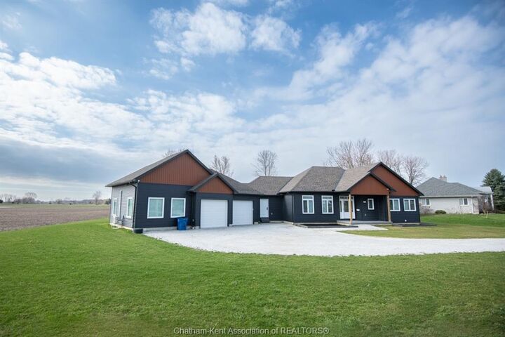 4011 Dufferin Avenue  Wallaceburg ON N8A 4M7 photo