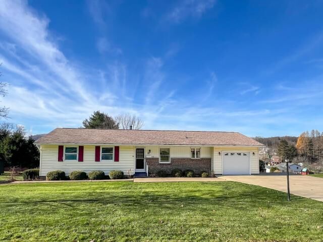 Property Photo:  6 Leslie Boulevard  PA 16365 