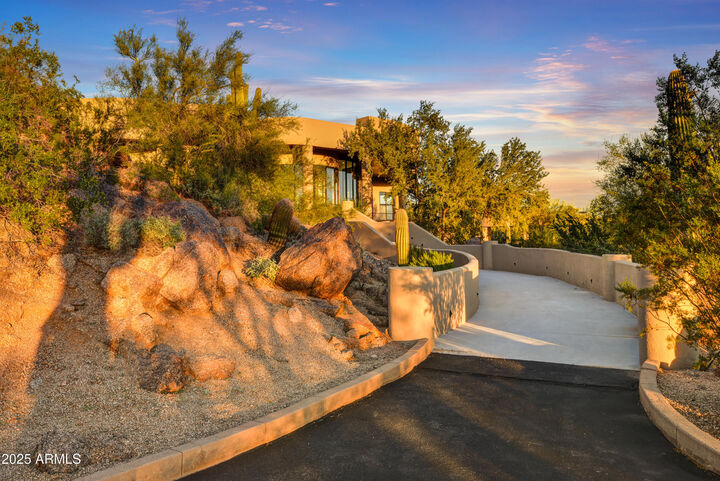 Property Photo: 8812 E Palm Lane AZ 85207