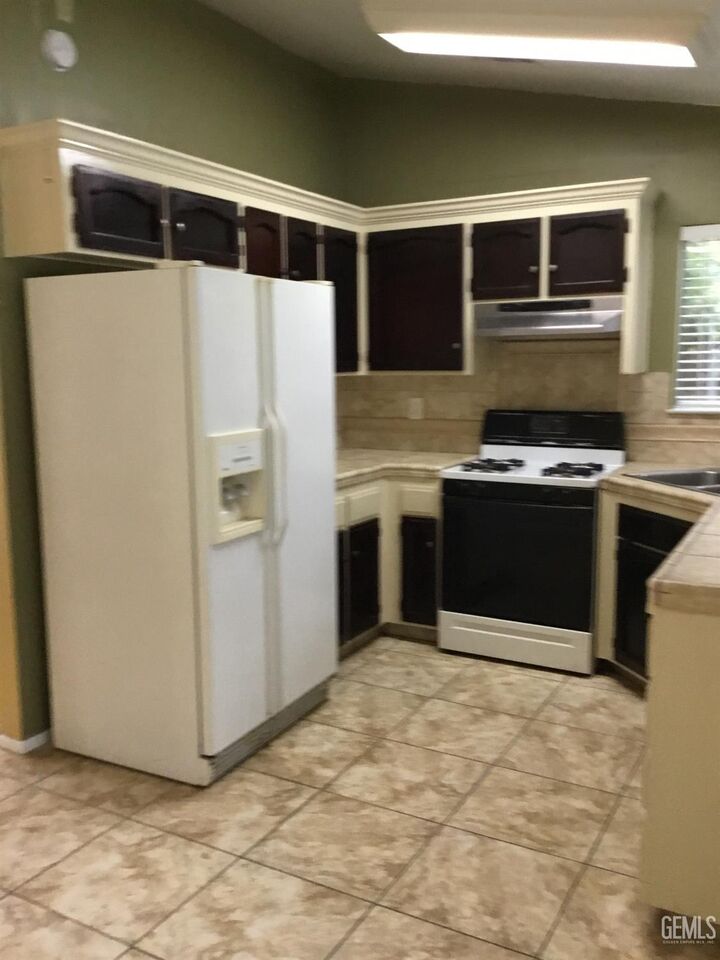 Property Photo:  4611 Gardenwood Lane  CA 93309 