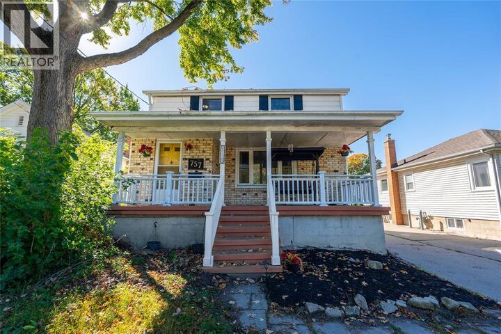 Photo de la propriété:  757 Wellington Street  ON N7T 1J4 