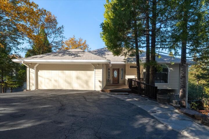 Property Photo:  257 Snowberry Ct.  CA 95247 