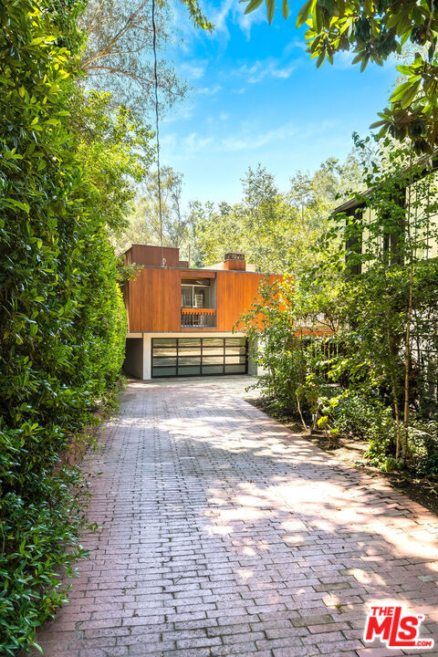 Property Photo: 681 Brooktree Rd CA 90402