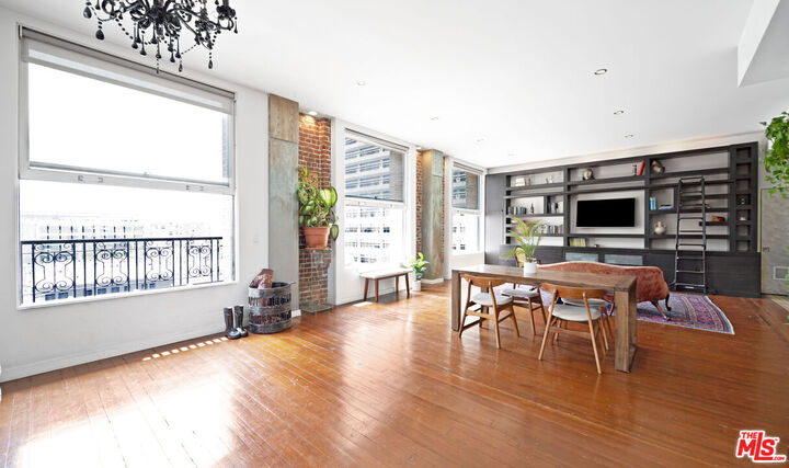 Property Photo:  257 S Spring St  CA 90012 