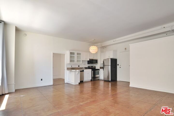 Property Photo: 215 W 7th St CA 90014