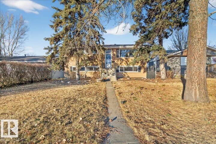16206 79A Avenue NW  Edmonton AB T5R 3J1 photo