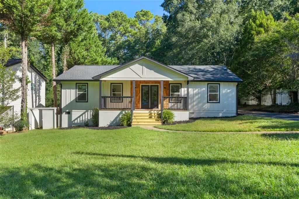 Property Photo:  1705 Beechwood Boulevard SW  GA 30311 