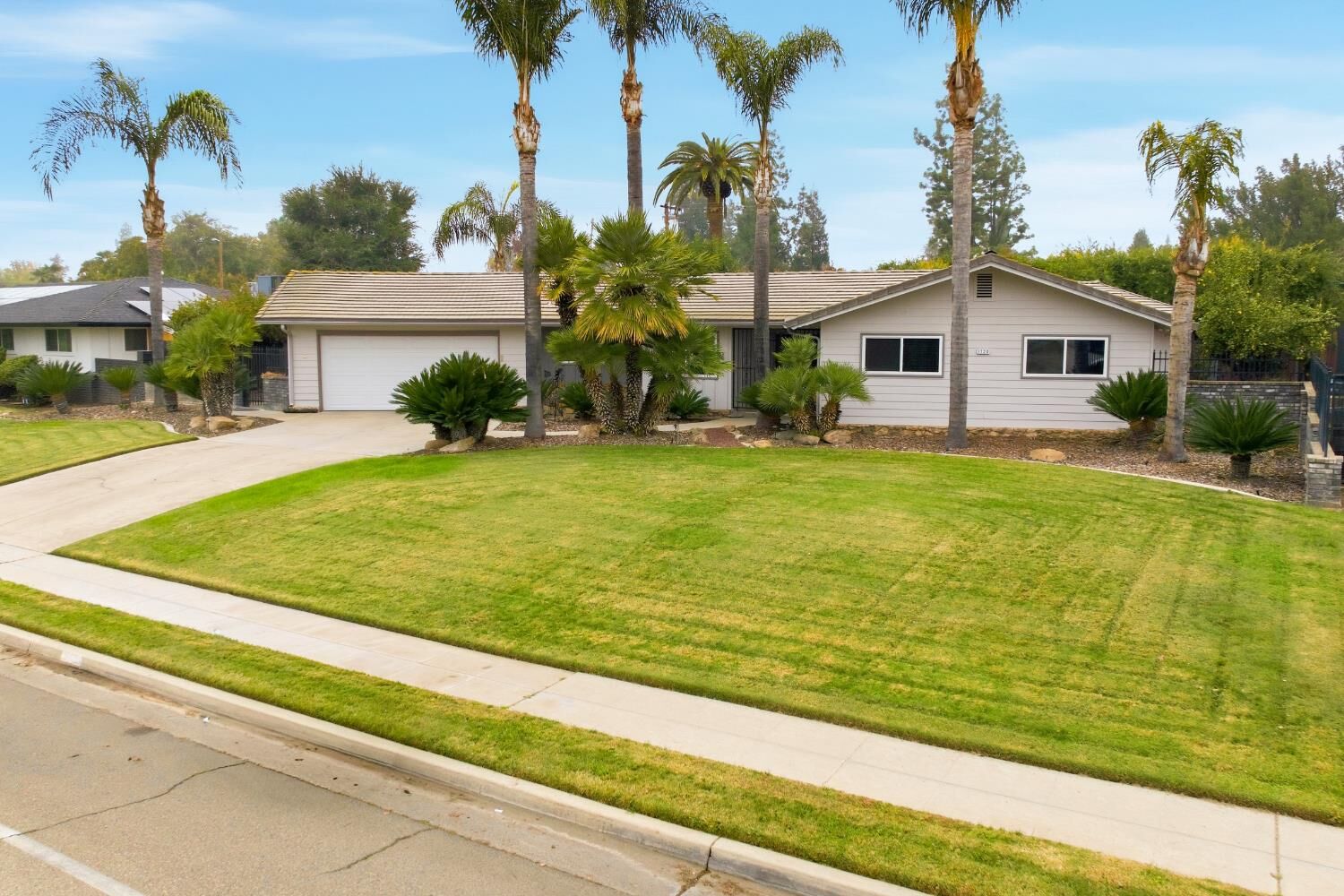 Property Photo:  1720 W Barstow Avenue  CA 93711 