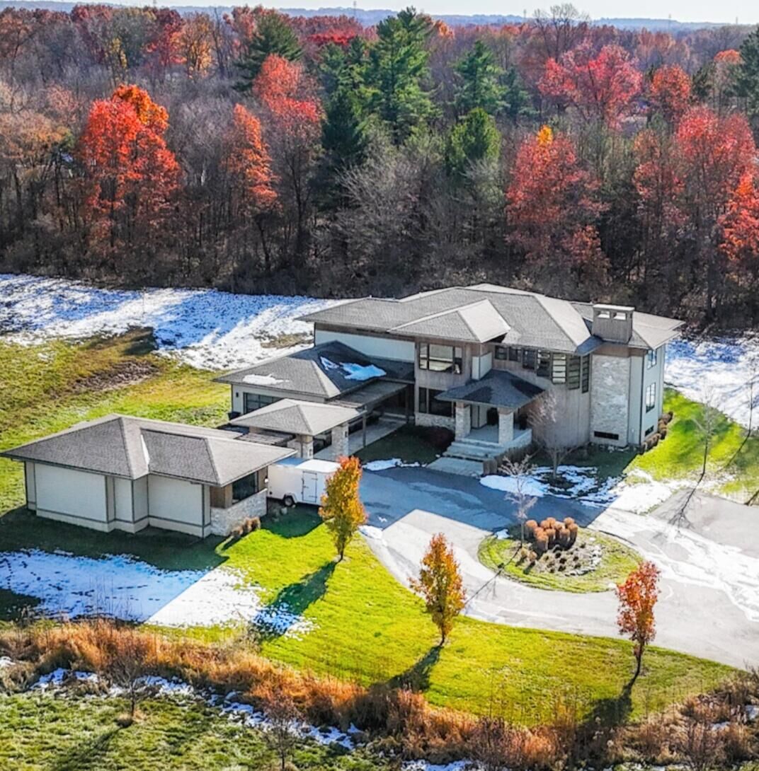 Property Photo: 885 N 100 IN 46385