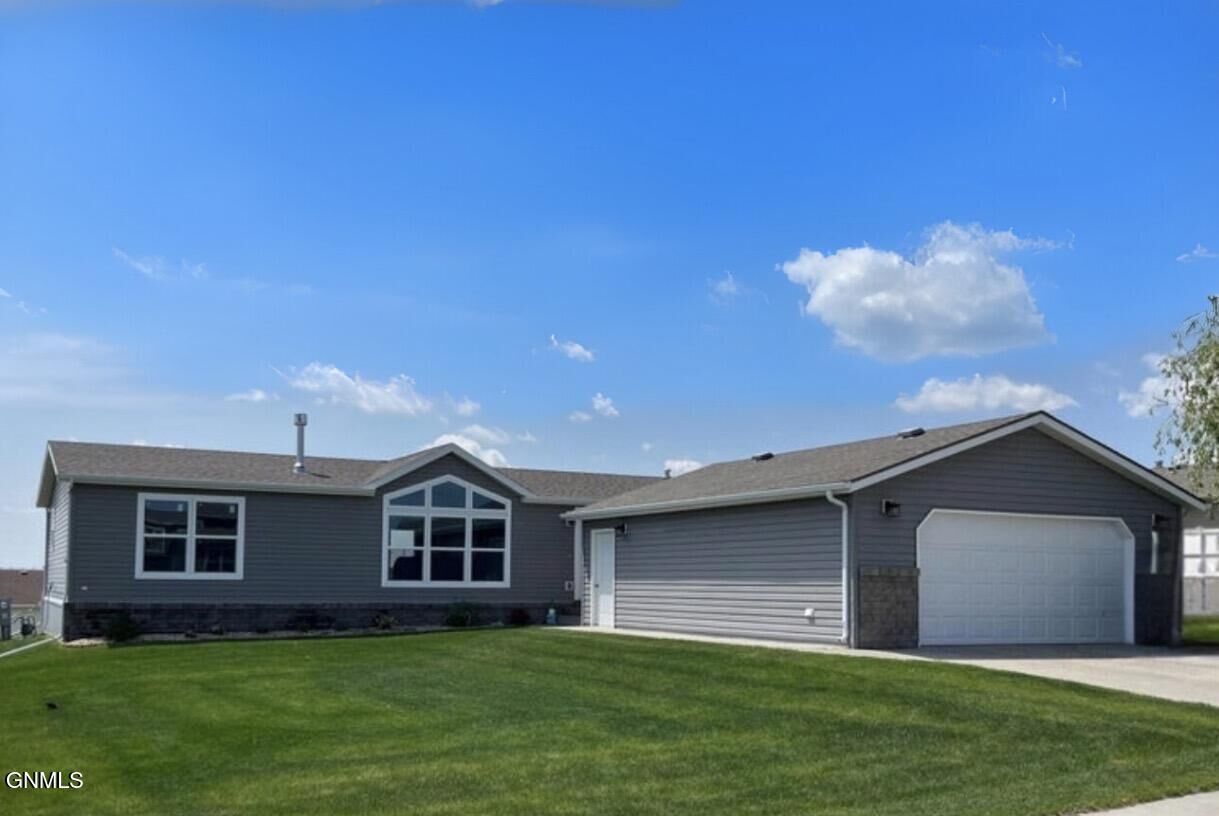 Property Photo:  3731 Greensboro Drive  ND 58503 