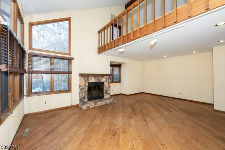 Property Photo:  17 Village Way Unit 7  NJ 07462 