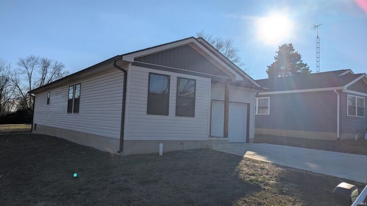 Property Photo:  1015 E Glezen Street  IN 47567 