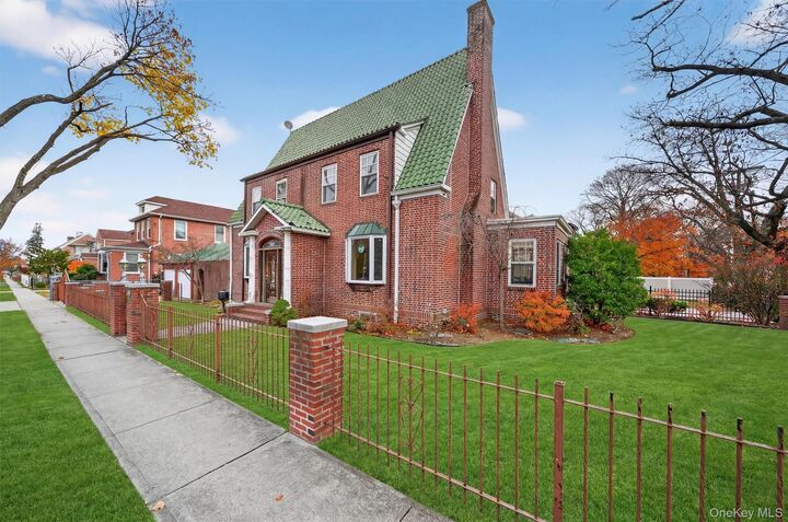 Property Photo: 2300 Gunther Avenue NY 10469