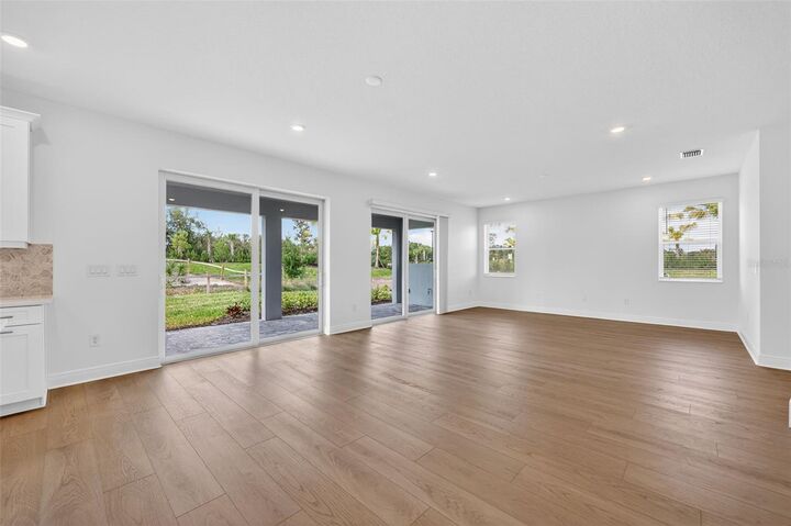 Property Photo: 7543 Hawkstone Drive FL 34241