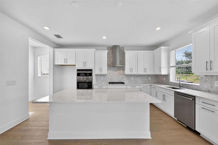 Property Photo:  7543 Hawkstone Drive  FL 34241 