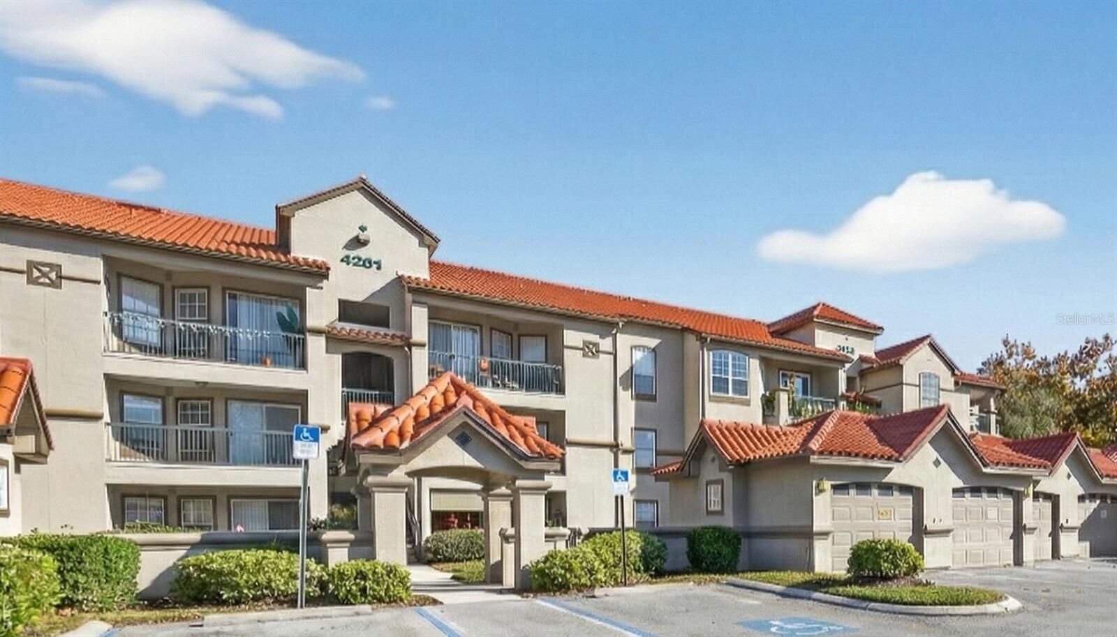 Property Photo:  4201 Woodstorks Walk Way 3109  FL 33558 