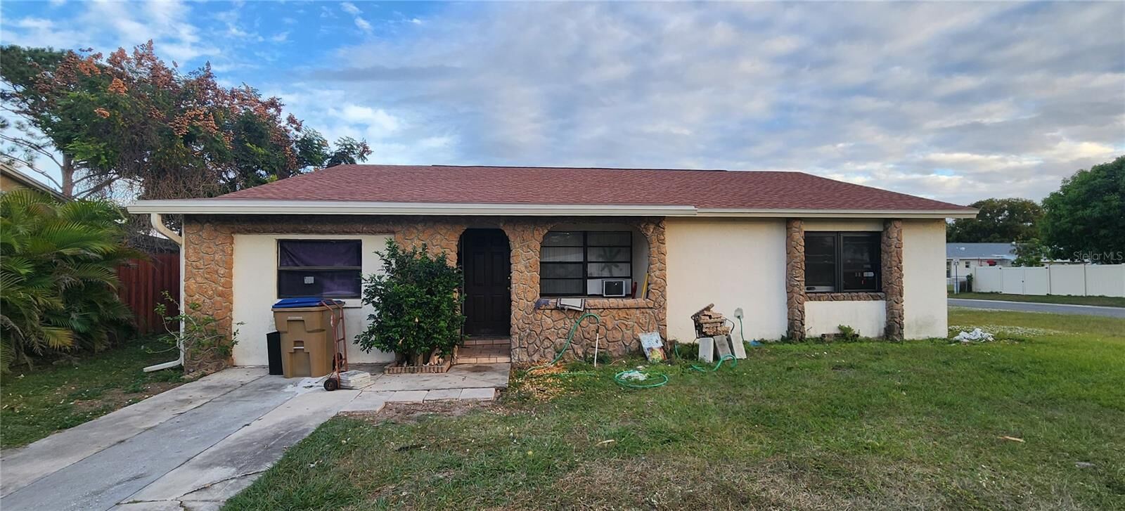 Property Photo:  107 Iguala Drive  FL 34743 